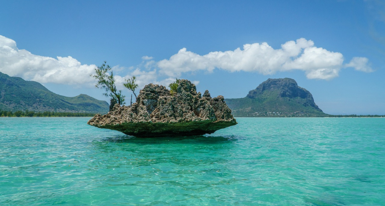 A Romantic Honeymoon in Mauritius: Best Resorts and Experiences